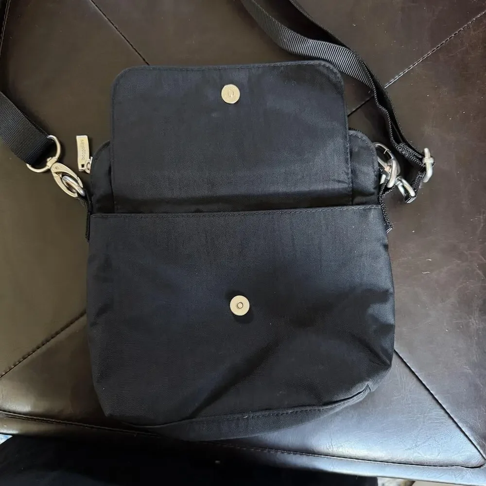 Baggallini Crossbody Bag Womens Medium Black Nylon RFID Travel Zip Pockets